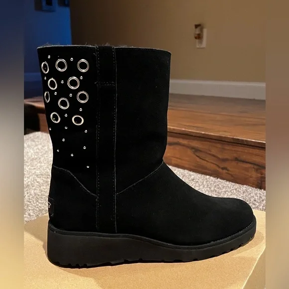 UGG Madison Boots in Black - Picture 9 of 13